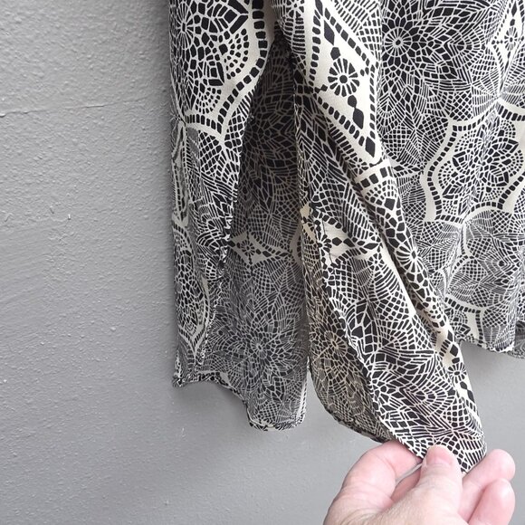 Catherines Shirt Womens 3X Black White Geometric Button Front Roll Tab Tunic - Picture 4 of 11